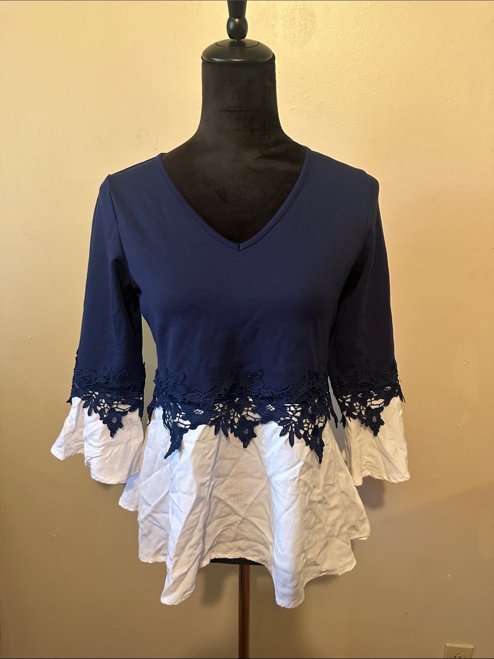 Colleen Lopez Navy and White V‑Neck Lace Trim Peplum Tunic